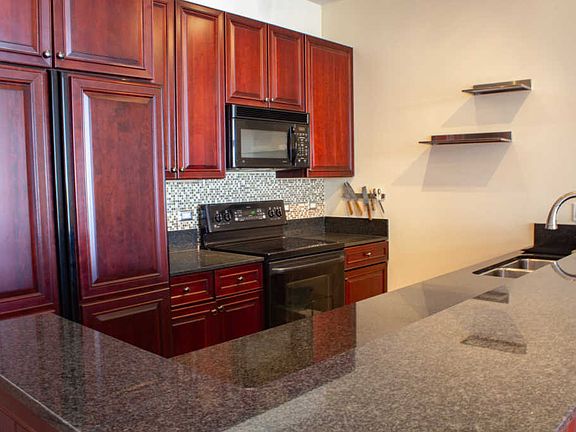 5th image of 1322 S Prairie Ave Unit 1604