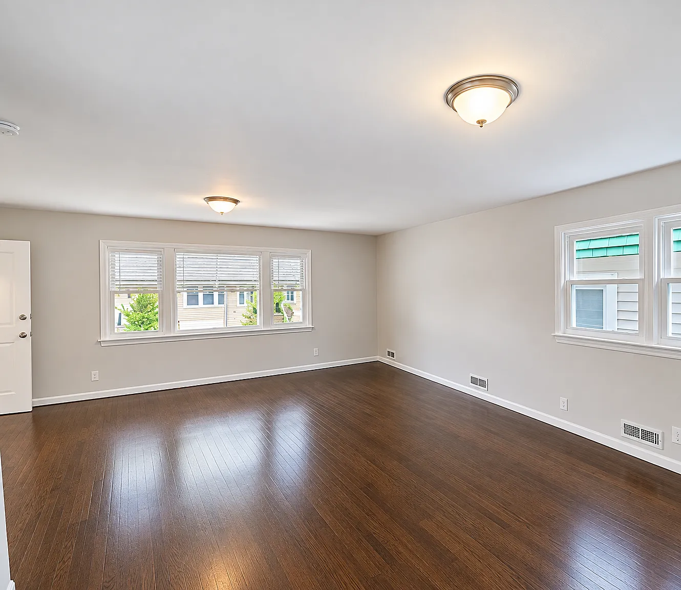 3 bed, $2,300 — Photo 4
