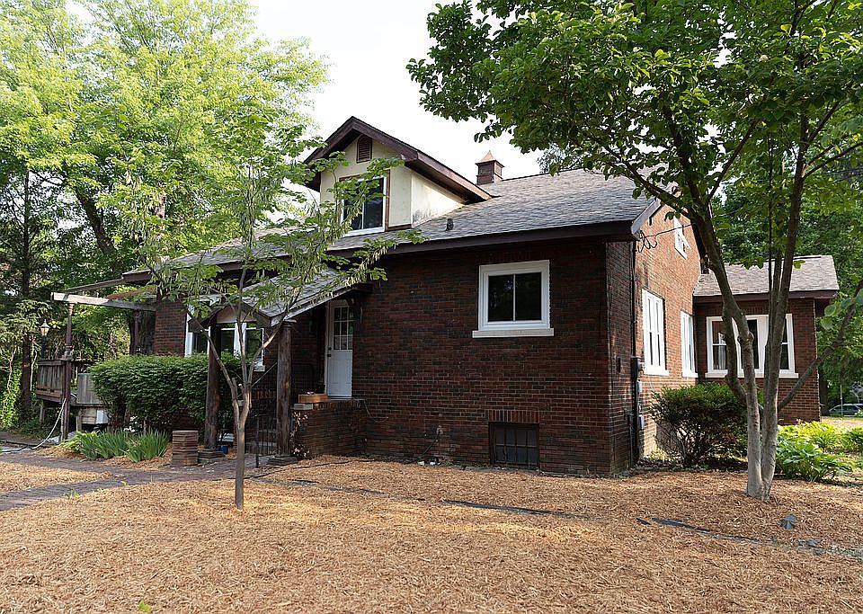 2nd image of 50 Creston Dr