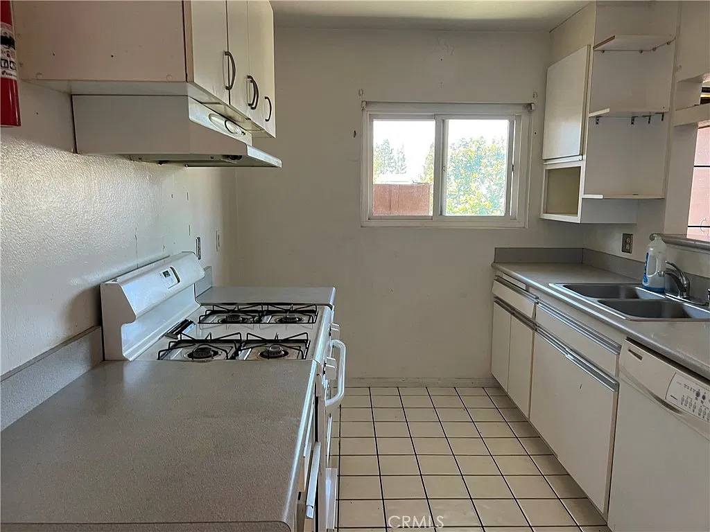 2 bed, 868 sqft, $2,500 — Photo 3