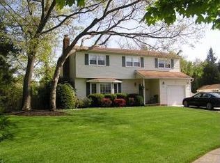 3 Mott Dr, Bellport, NY 11713