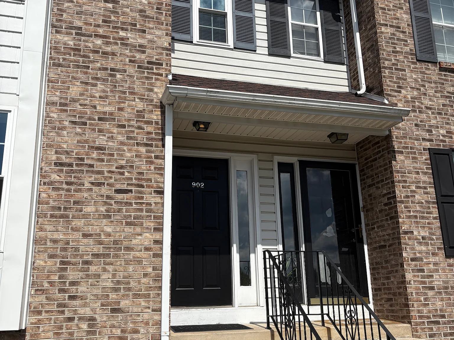 3 bed, 1625 sqft, $2,550 — Photo 1