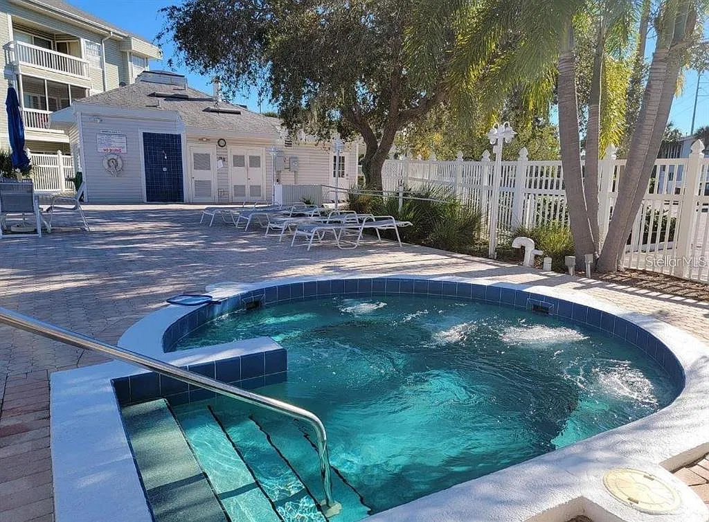 2 bed, 2.0 bath, 1130 sqft, $2,000 — Photo 4