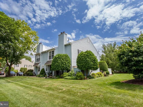 23 Meadow Ln, New Hope, PA 18938
