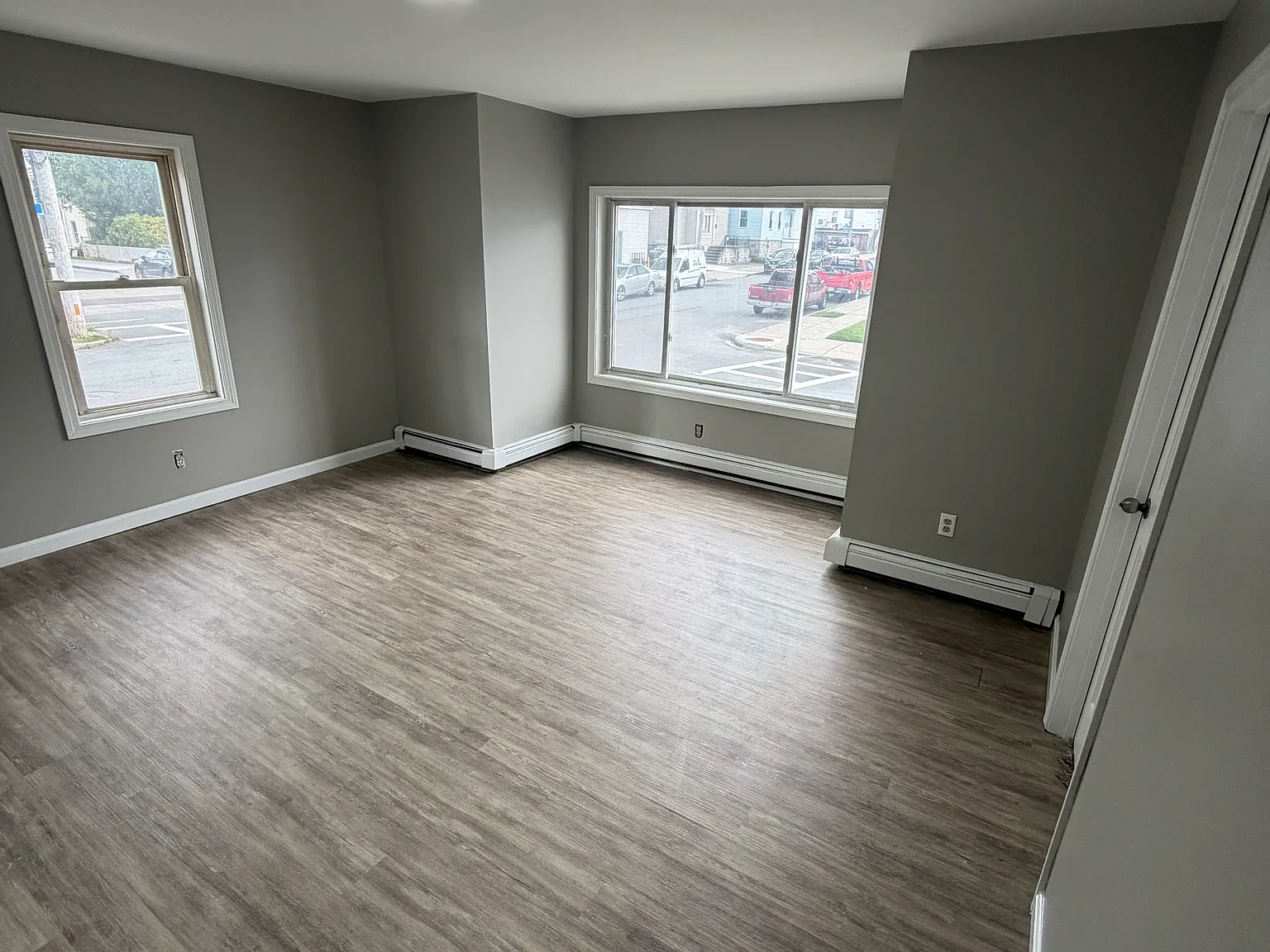 3 bed, 1315 sqft, $2,200 — Photo 1