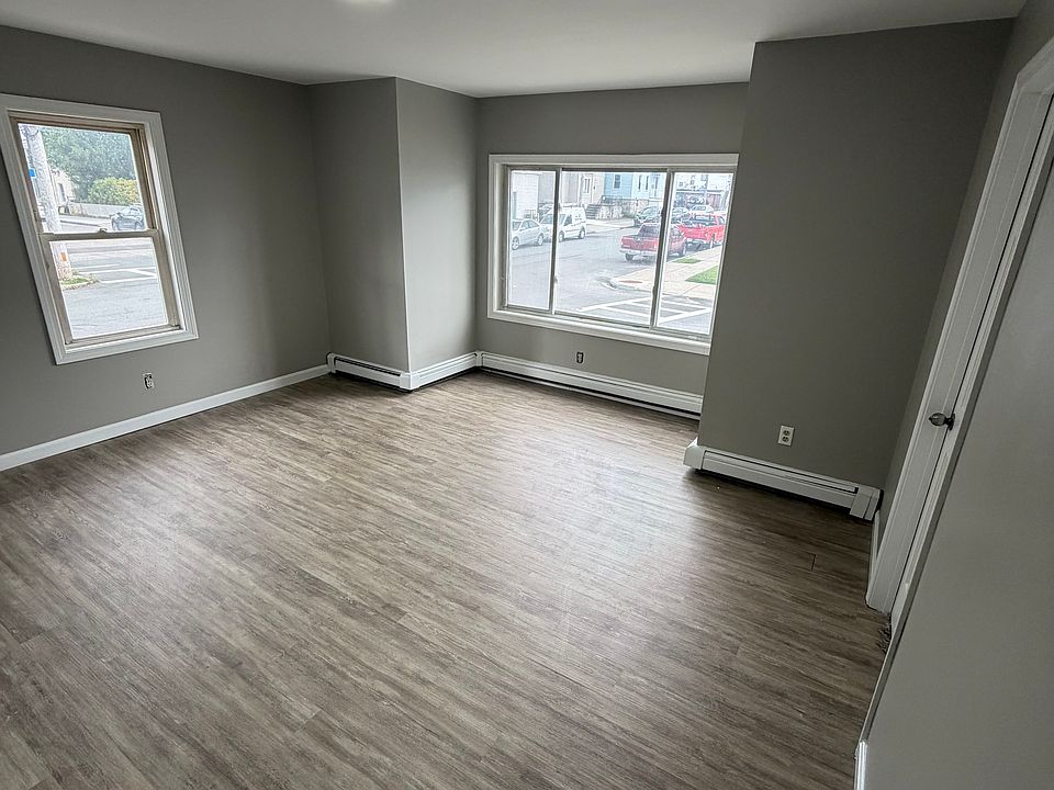 1st image of 174 Montaup St #1