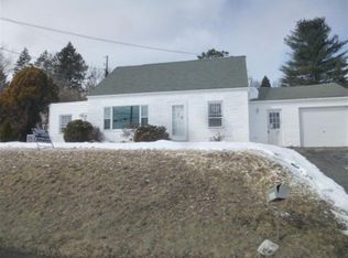1066 W Leesport Rd, Leesport, PA 19533