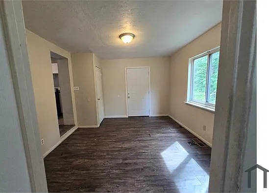 5337 Fletcher St — Photo 1