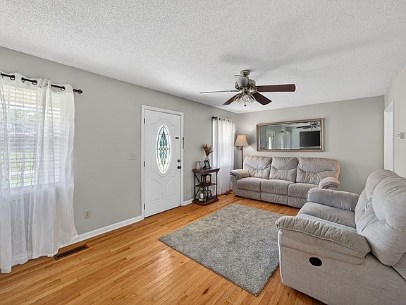 4th image of 3571 Southmeade Dr