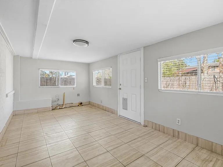 501 Ladd St — Photo 29