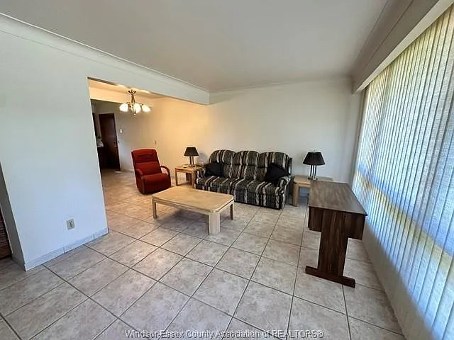 921 Kennedy Dr W — Photo 3