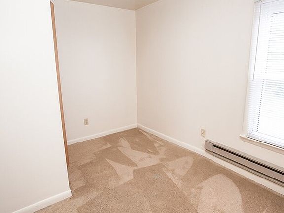 5th image of 547 Layman Ave APT 3