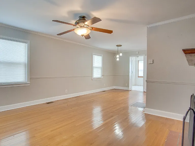1613 E Jordan St — Photo 3