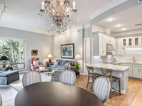 2211 Briarglen Dr APT 305, Houston, TX 77027