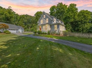 104 High St, Topsfield, MA 01983