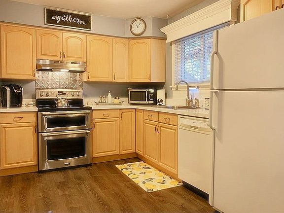 5th image of 207 Springmeadow Dr Unit B