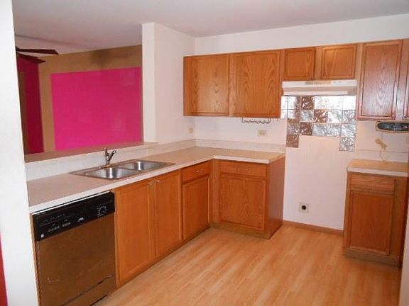 5th image of 905 Silverstone Dr
