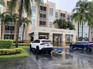 9755 NW 52nd St APT 318, Doral, FL 33178