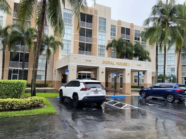 9755 NW 52nd St APT 318, Doral, FL 33178