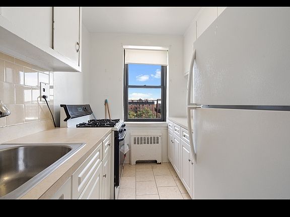 4th image of 88-11 Northern Blvd E #6