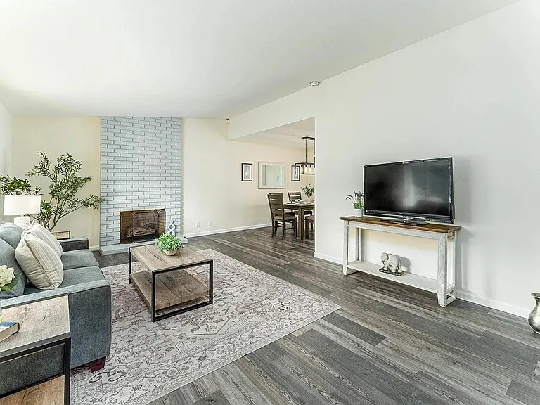 7684 Surrey Ln — Photo 15