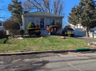 (Undisclosed Address), Bay Shore, NY 11706