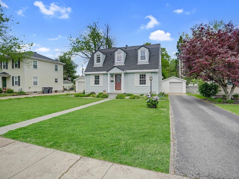 1st image of 3016 E Oak St