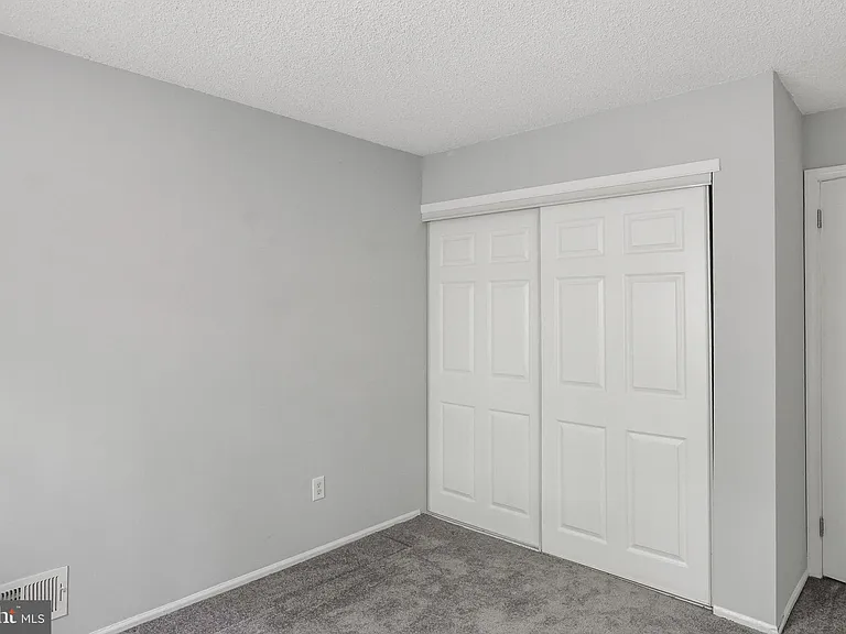 99 Sussex Pl — Photo 14