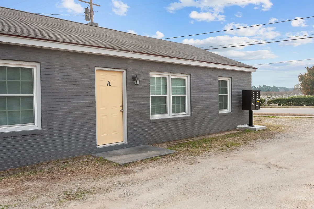 Building Photo - 738 E Raleigh Blvd