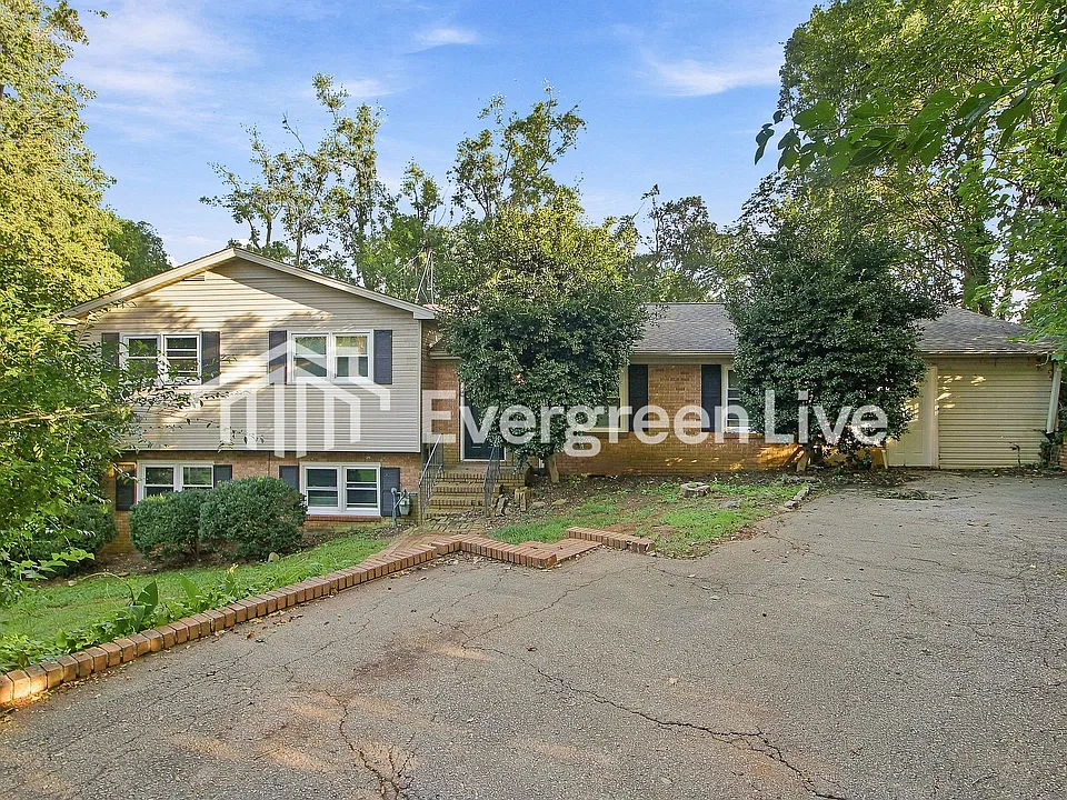 2043 Evergreen Dr