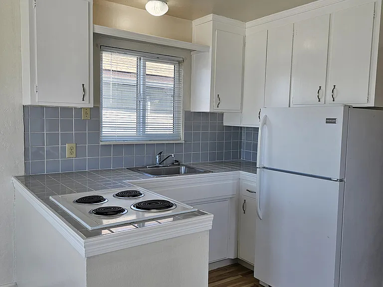 1114 E Cliff Dr #6 — Photo 11