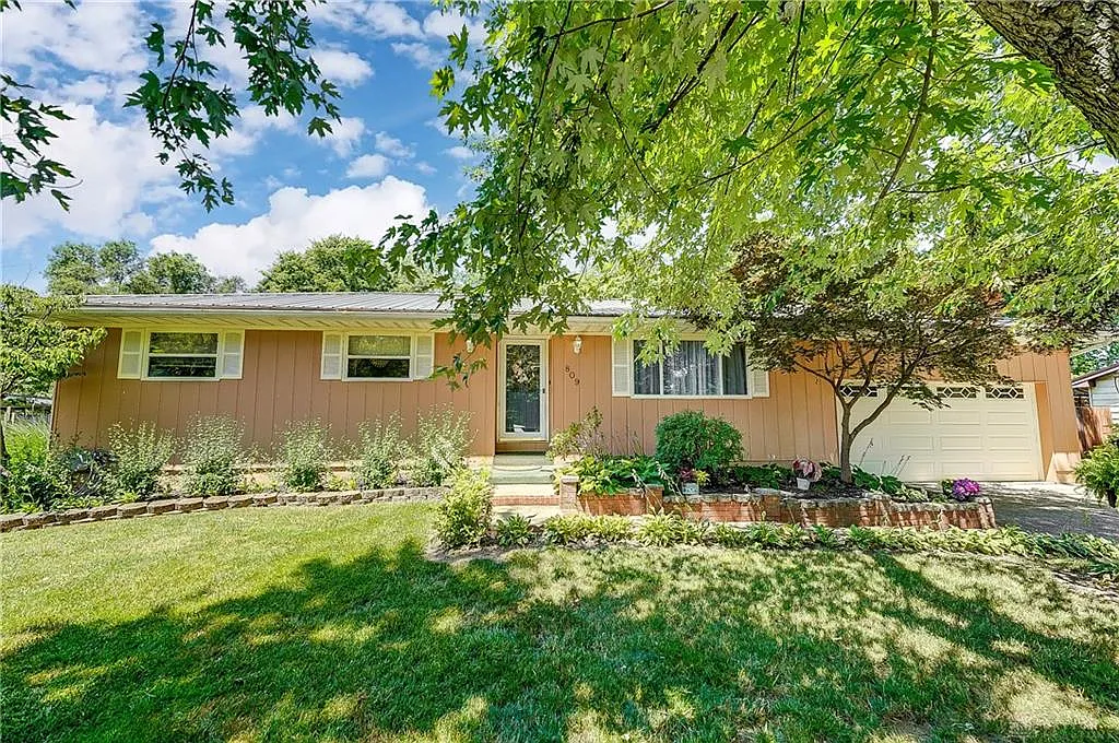 809 Brookwood Dr photo 1