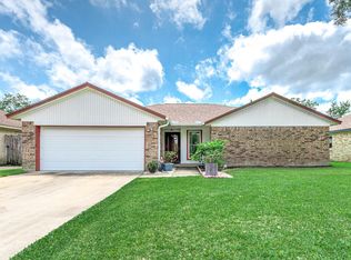 720 S Remington Dr, Angleton, TX 77515