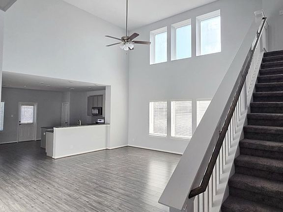 2nd image of 10039 Pine Valley Ct