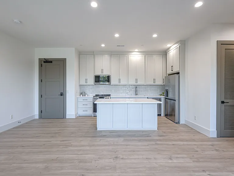 1025 Southwalk Dr — Photo 32
