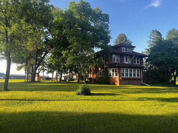 1202 1st St, Britton, SD 57430