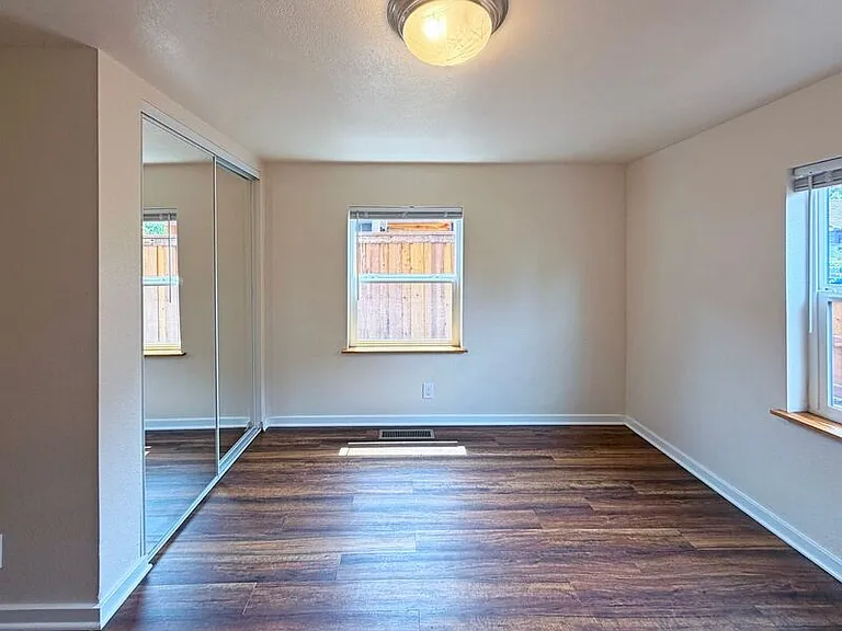 544 W 20th Ave — Photo 6