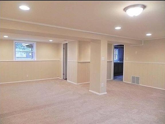 3rd image of 2943 W 74th Pl