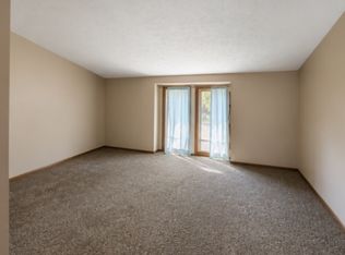 3744 Pinehill Rd, Bellevue, NE 68123