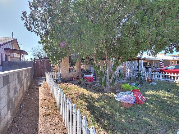 2nd image of 211 E 9th St
