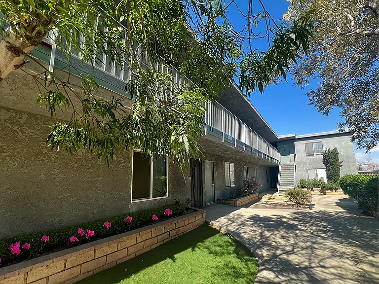 Parkside Apartments — Photo 2