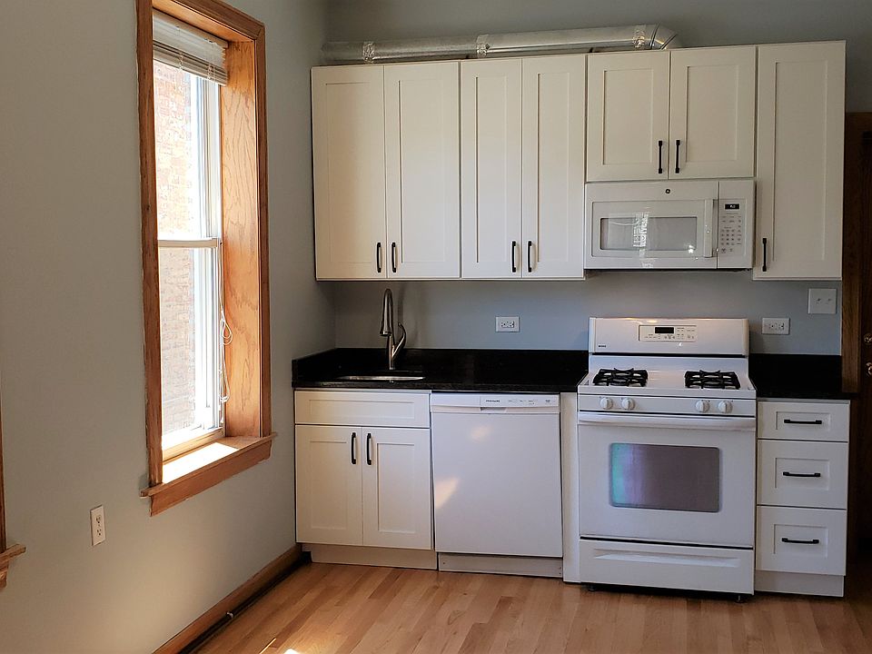 1st image of 1307 N Ashland Ave APT 2R