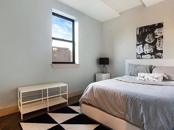 4th image of 104 Scholes St #B2