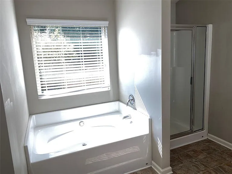 2392 Newbury Oaks Ct — Photo 18