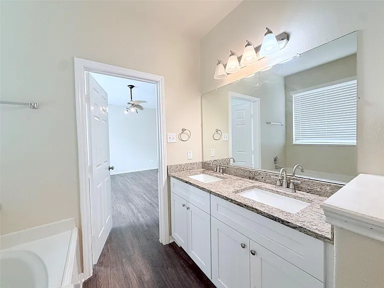 7403 Bering Landing Dr — Photo 19