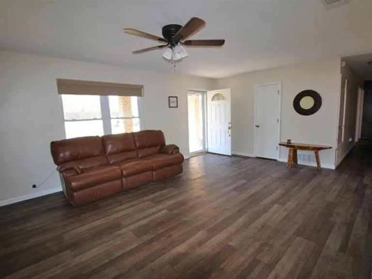 801 Pearson Dr — Photo 5