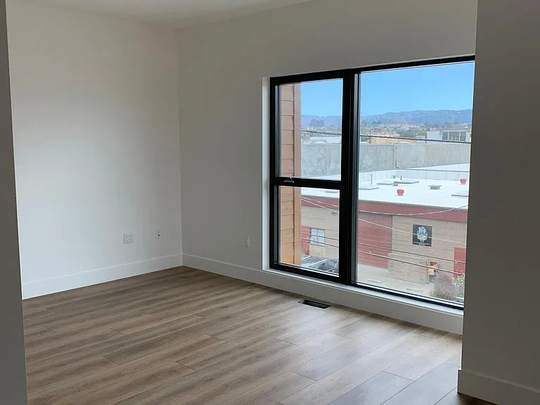 400 Ortiz Ave — Photo 4