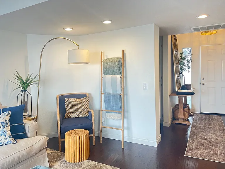 320 Foothill Rd — Photo 5