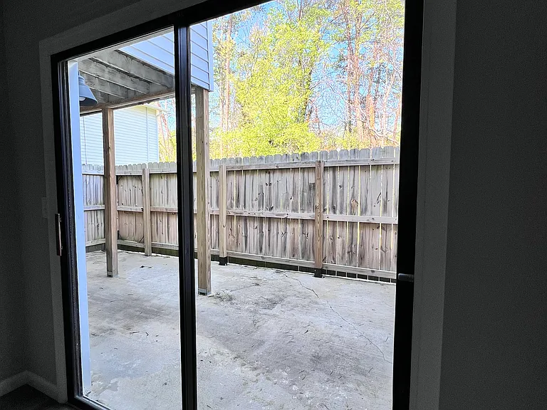 401 Century Ct — Photo 6