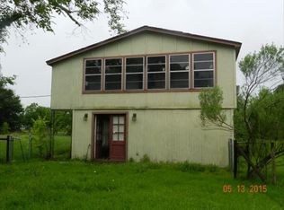 381 Old River Rd N, Palacios, TX 77465